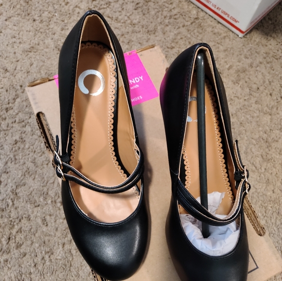 Black heals brand new with box. - Picture 2 of 6